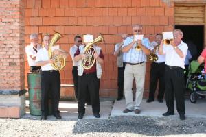 Slavnostní mše svatá v rozestavěném kostele v Dolní Lhotě 17.7.2011